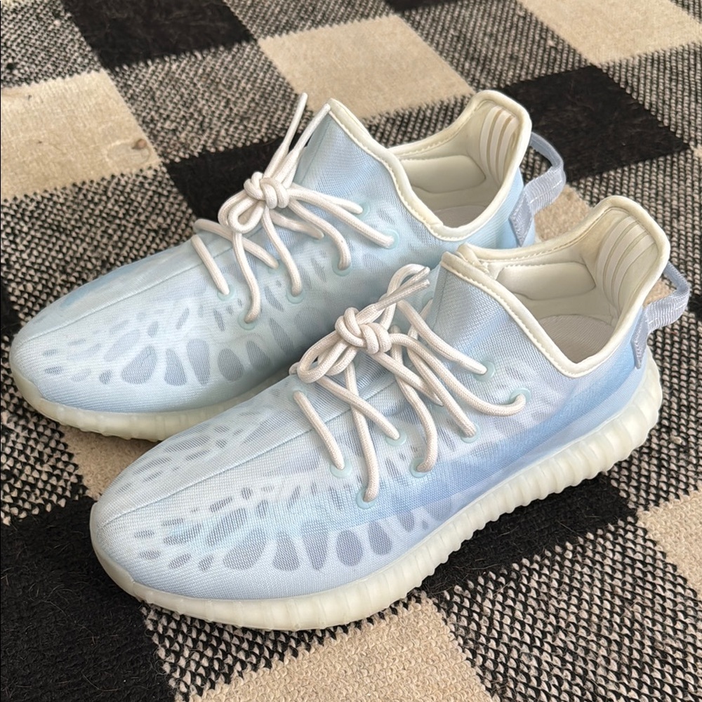 Yeezy Boost 350 ‘Mono Ice’